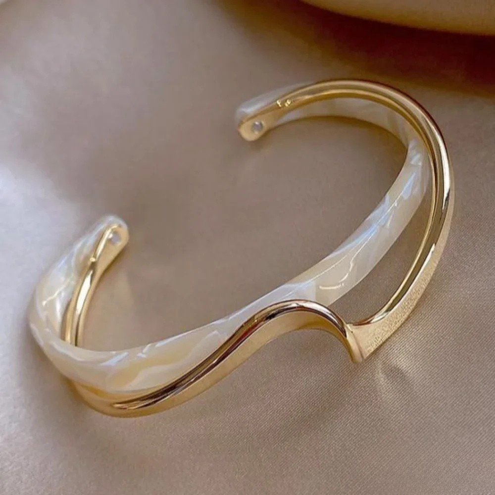 Bracelet Doré en Opale Blanche